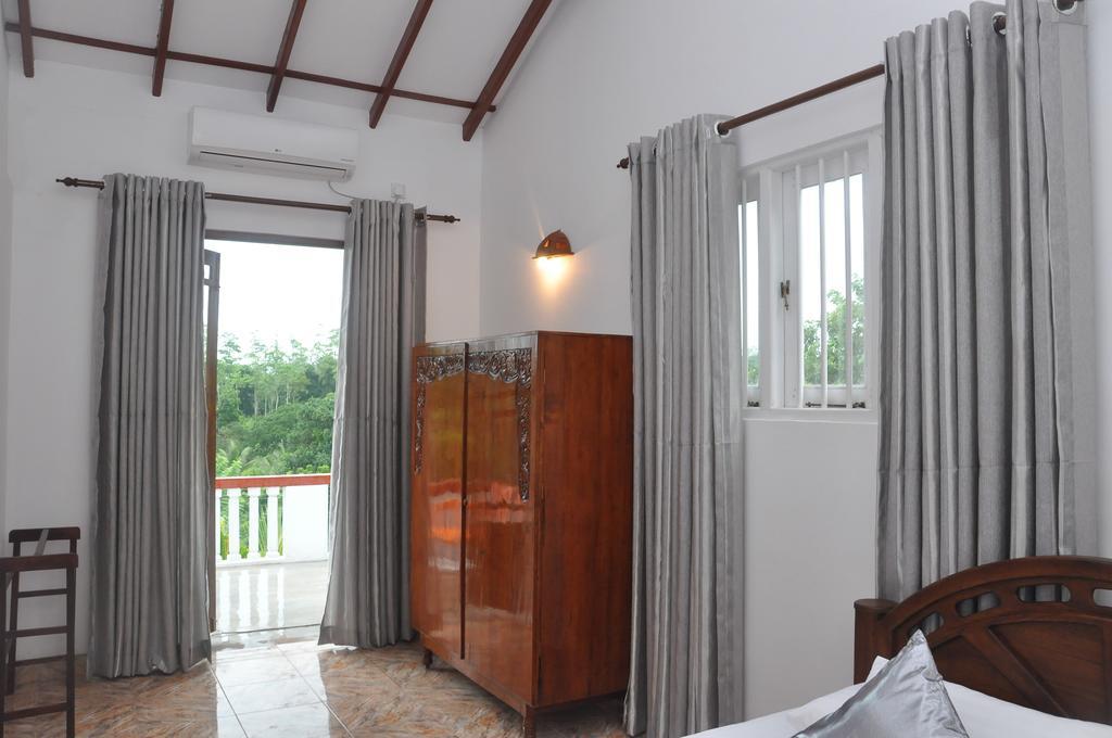 Kurumba Hills Gonagala Bilik gambar