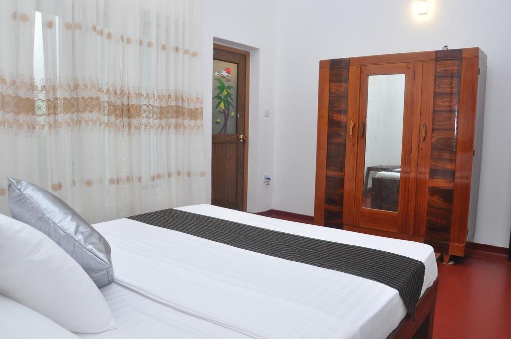Kurumba Hills Gonagala Bilik gambar